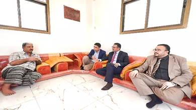 مستشار مجلس الرئاسي يزور أسرة الفنان فيصل علوي في منزلهم بلحج